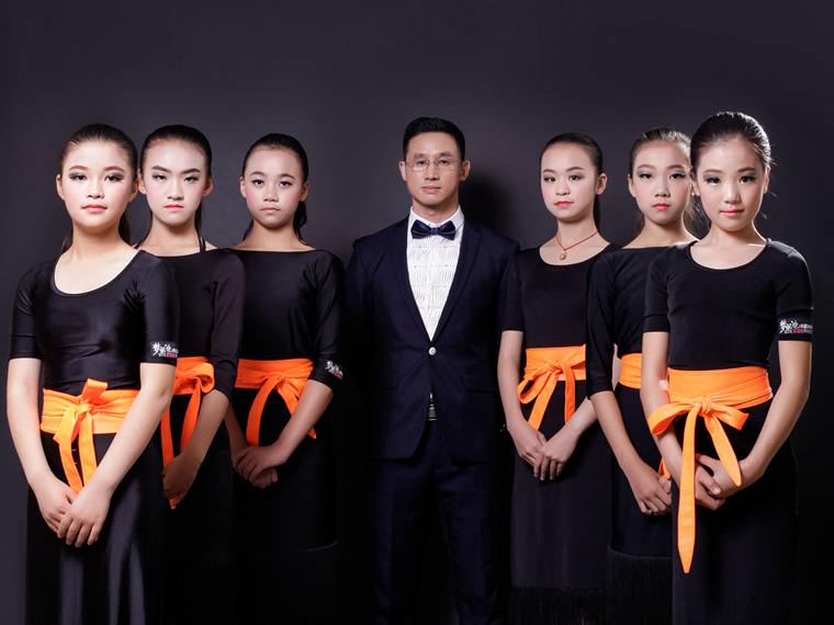 鹽商人物第24期丨專訪夢(mèng)黑池舞蹈創(chuàng)始人陸豐裕：逐夢(mèng)人生，舞動(dòng)精彩